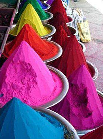 les teintures et l’industrialisation de la couleur : Une carrière en couleur